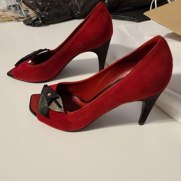 Louis Vuitton Heels - Picture 3 of 4